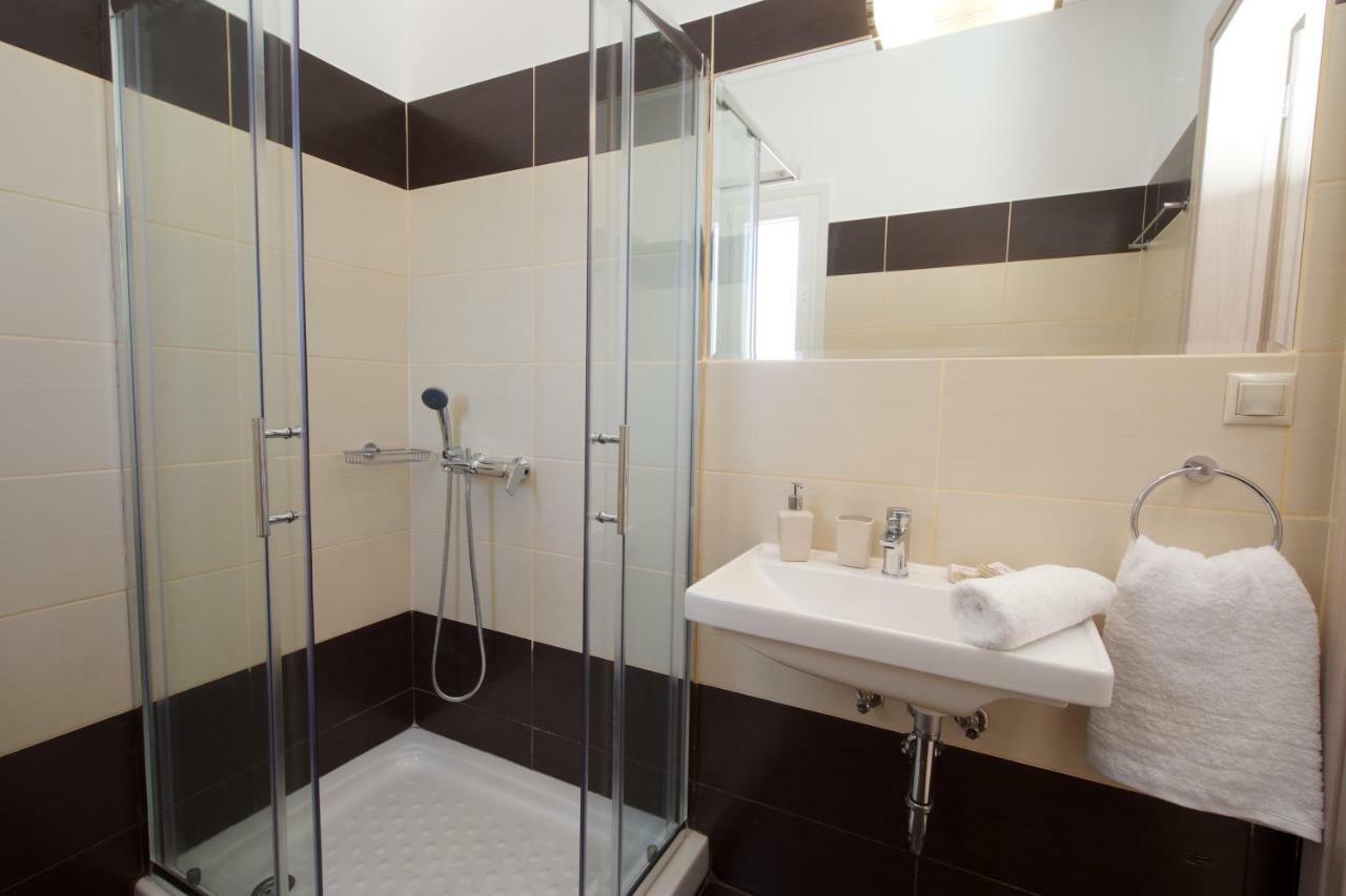 Rose Maisonette Apartment Razata